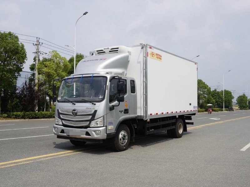 春節(jié)不停運(yùn)，卡車人用堅守成就幸福——城市配送運(yùn)輸服務(wù)的溫暖守護(hù)